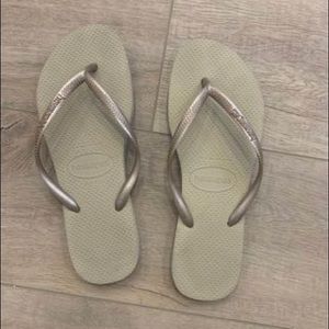 Women’s Havaianas size 39/40 ( US Size 9/10 )